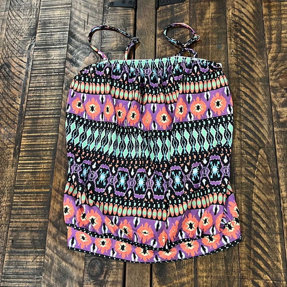 Vibrant Tankini size small Top.          M15